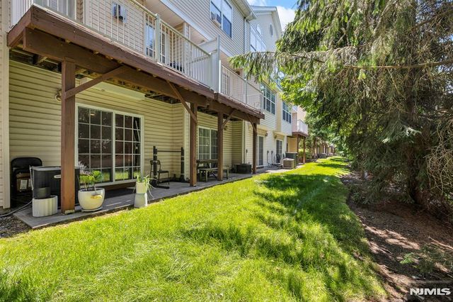 196 Blue Heron Drive 196, Secaucus, NJ 07094