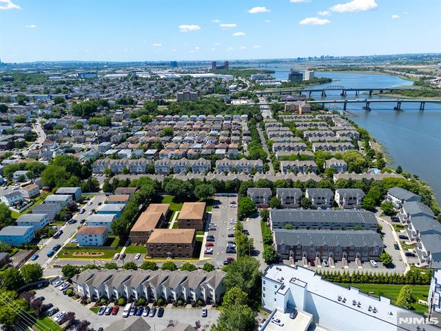 196 Blue Heron Drive 196, Secaucus, NJ 07094