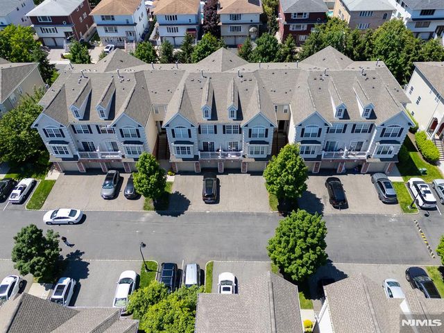 196 Blue Heron Drive 196, Secaucus, NJ 07094