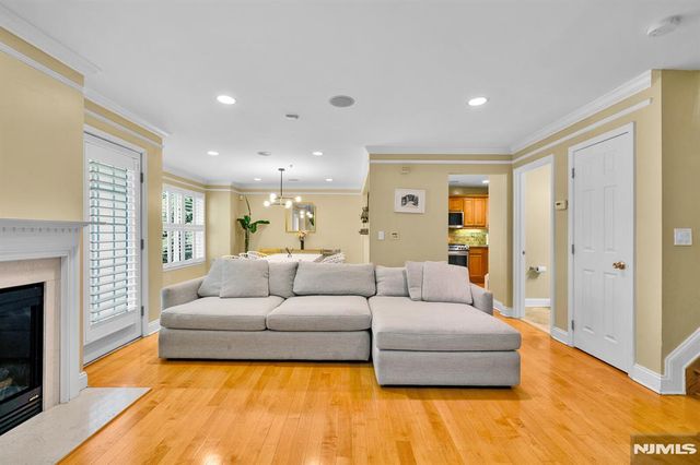 196 Blue Heron Drive 196, Secaucus, NJ 07094