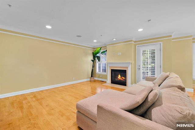 196 Blue Heron Drive 196, Secaucus, NJ 07094