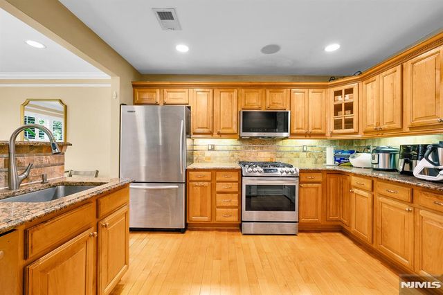 196 Blue Heron Drive 196, Secaucus, NJ 07094