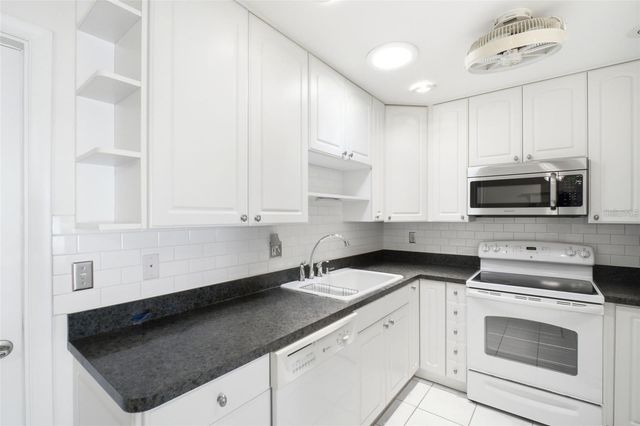1335 QUEEN ANNE DRIVE C, Palm Harbor, FL 34684