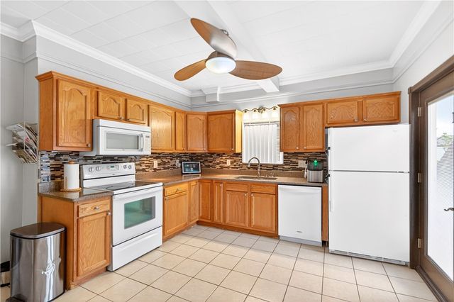 118 Center Ave, Mt Pleasant Boro, PA 15666