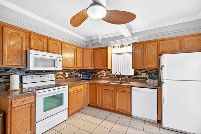 118 Center Ave, Mt Pleasant Boro, PA 15666