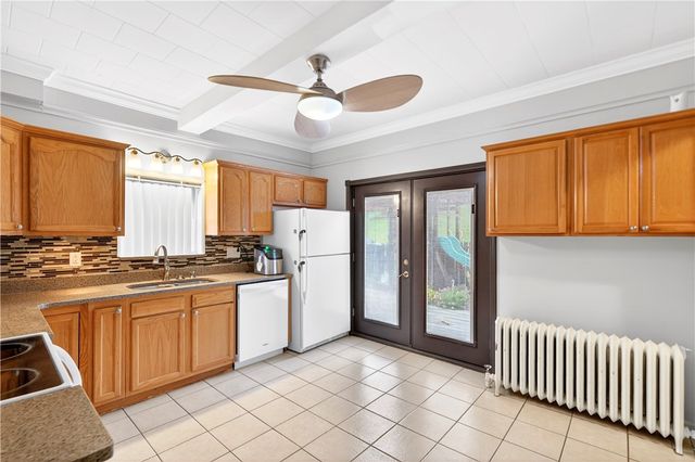 118 Center Ave, Mt Pleasant Boro, PA 15666