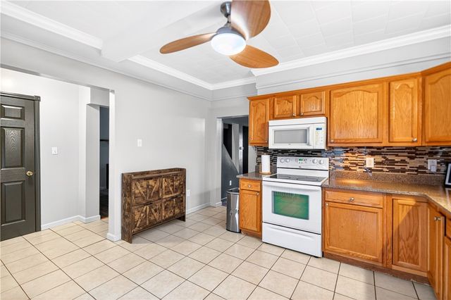 118 Center Ave, Mt Pleasant Boro, PA 15666