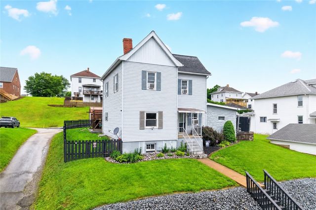 118 Center Ave, Mt Pleasant Boro, PA 15666