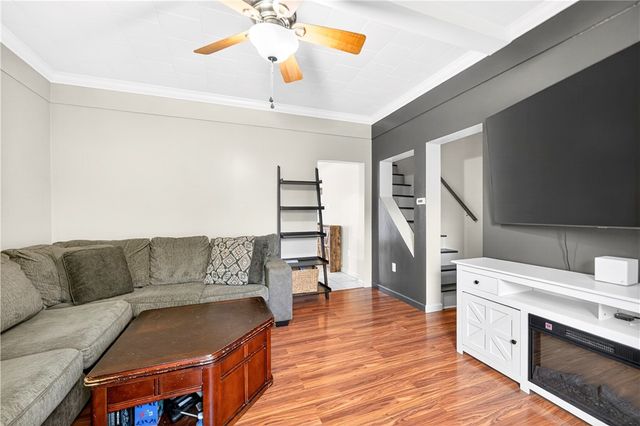 118 Center Ave, Mt Pleasant Boro, PA 15666