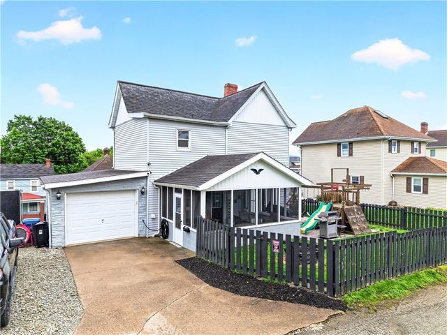118 Center Ave, Mt Pleasant Boro, PA 15666