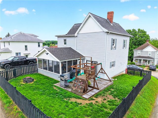 118 Center Ave, Mt Pleasant Boro, PA 15666