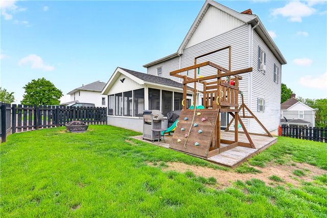 118 Center Ave, Mt Pleasant Boro, PA 15666