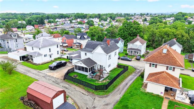 118 Center Ave, Mt Pleasant Boro, PA 15666