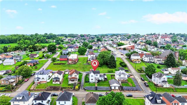 118 Center Ave, Mt Pleasant Boro, PA 15666