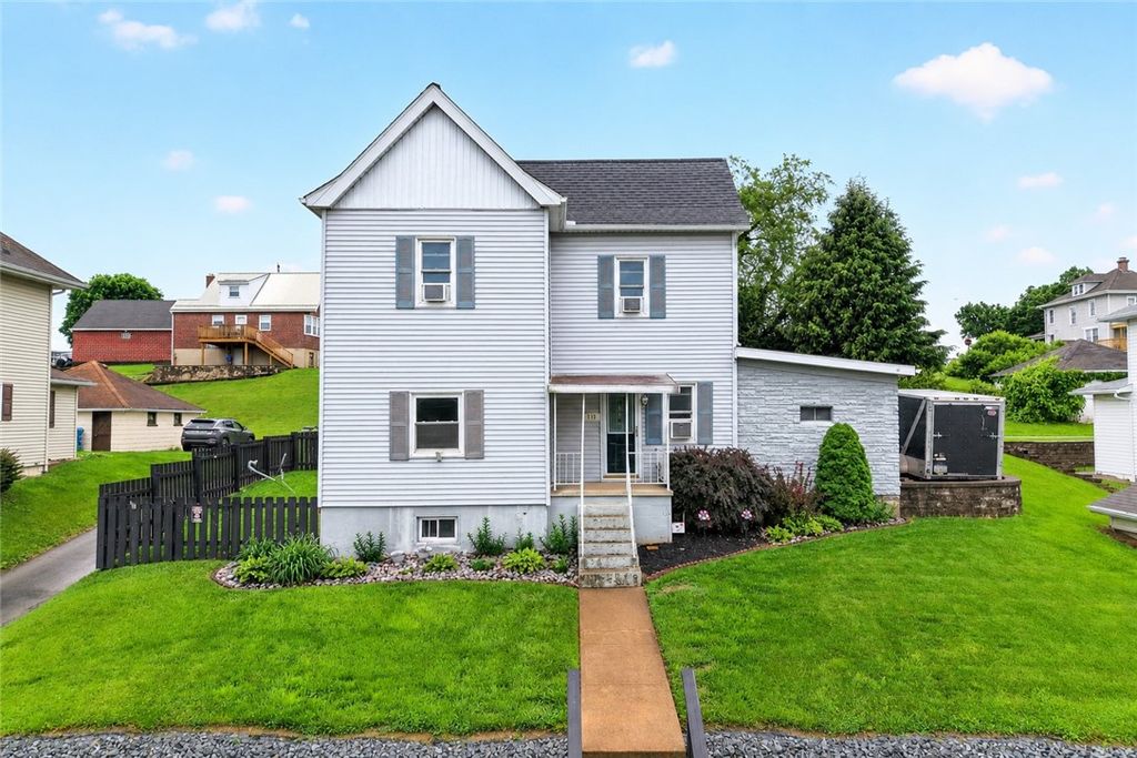 118 Center Ave, Mt Pleasant Boro, PA 15666
