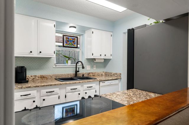 16611 Townes Road, Friendswood, TX 77546