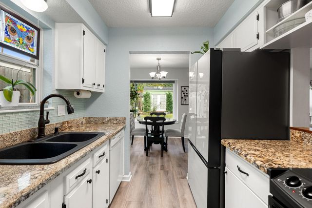 16611 Townes Road, Friendswood, TX 77546