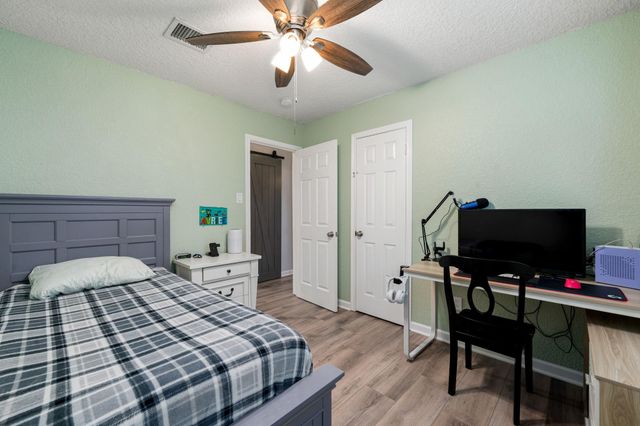 16611 Townes Road, Friendswood, TX 77546