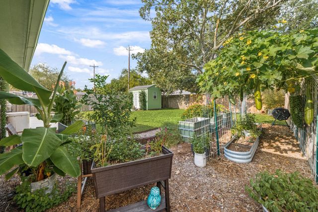 16611 Townes Road, Friendswood, TX 77546