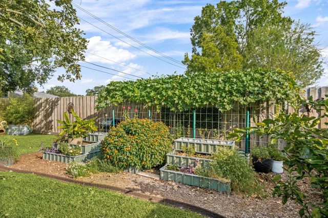 16611 Townes Road, Friendswood, TX 77546