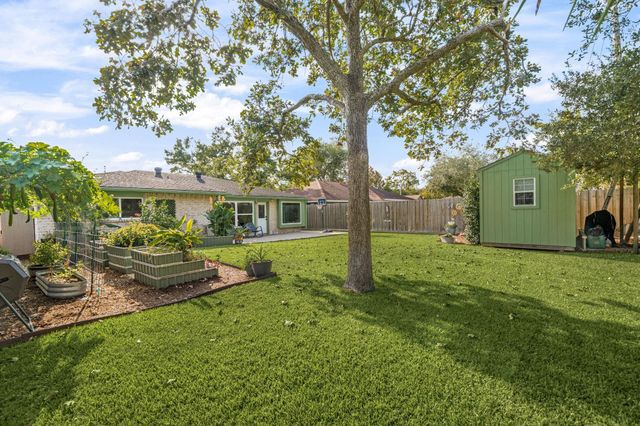 16611 Townes Road, Friendswood, TX 77546