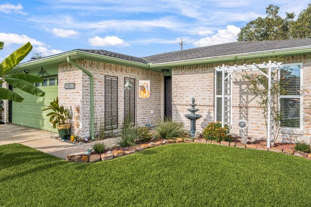 16611 Townes Road, Friendswood, TX 77546