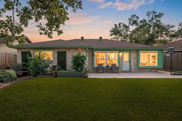 16611 Townes Road, Friendswood, TX 77546