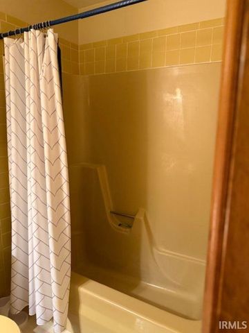 8217 Berry Drive, Evansville, IN 47710