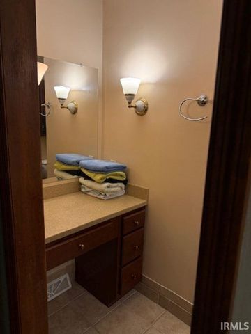 8217 Berry Drive, Evansville, IN 47710