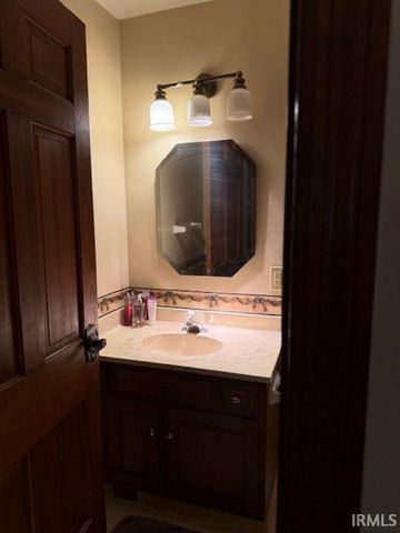 8217 Berry Drive, Evansville, IN 47710