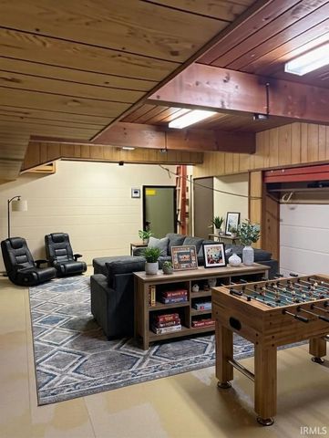 8217 Berry Drive, Evansville, IN 47710