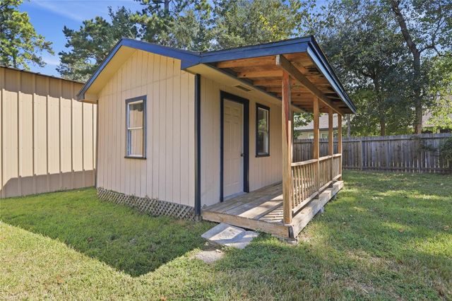 10516 Fairview Drive, Conroe, TX 77385