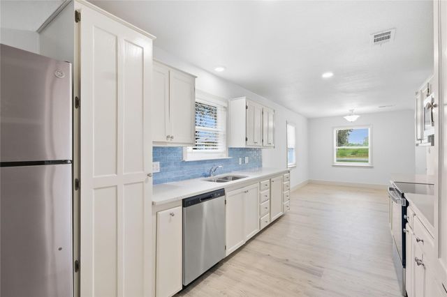 10516 Fairview Drive, Conroe, TX 77385
