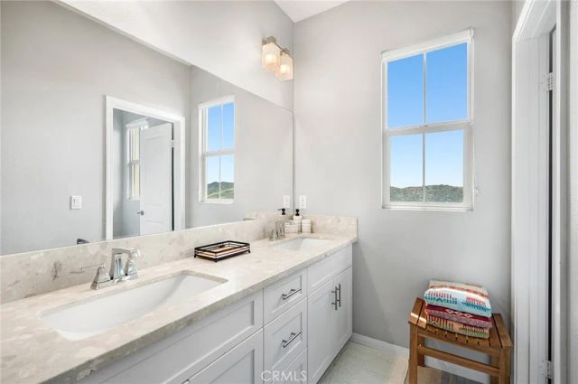 75 Promesa Avenue, Rancho Mission Viejo, CA 92694