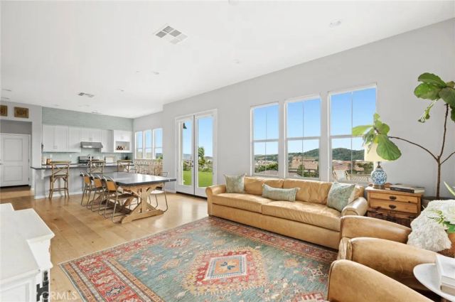 75 Promesa Avenue, Rancho Mission Viejo, CA 92694