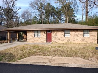 506 McFarland St, Leesville, LA 71446
