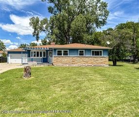 926 Dryer Farm Road, Lansing, MI 48917