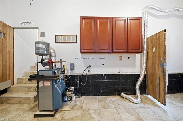 4246 Heutte DR, Norfolk, VA 23518