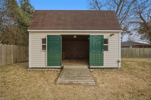 4246 Heutte DR, Norfolk, VA 23518