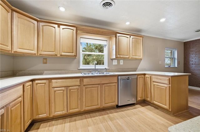 4246 Heutte DR, Norfolk, VA 23518