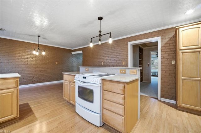 4246 Heutte DR, Norfolk, VA 23518