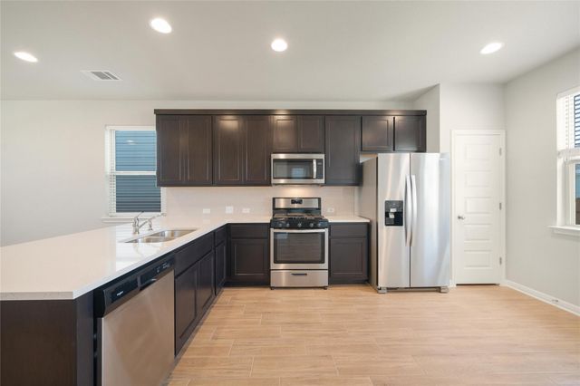 2045 Arendale DR, Leander, TX 78641