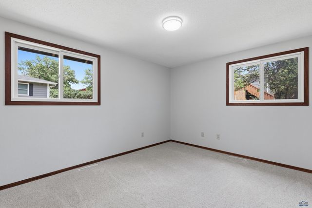 1516 N 7TH ST, Rapid City, SD 57701