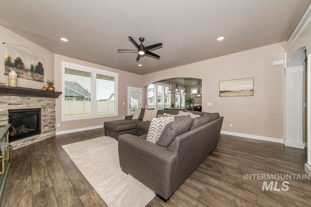 2391 S Kren Ave, Nampa, ID 83686