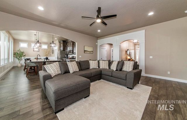 2391 S Kren Ave, Nampa, ID 83686