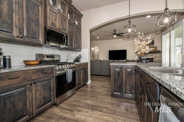 2391 S Kren Ave, Nampa, ID 83686