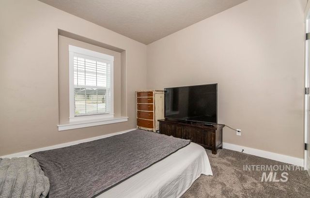 2391 S Kren Ave, Nampa, ID 83686