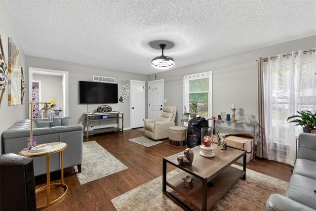 9504 Bennington Avenue, Kansas City, MO 64134