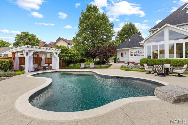 111 Bogey Estates Drive, St Charles, MO 63303