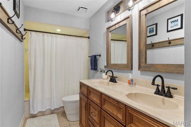 111 Bogey Estates Drive, St Charles, MO 63303
